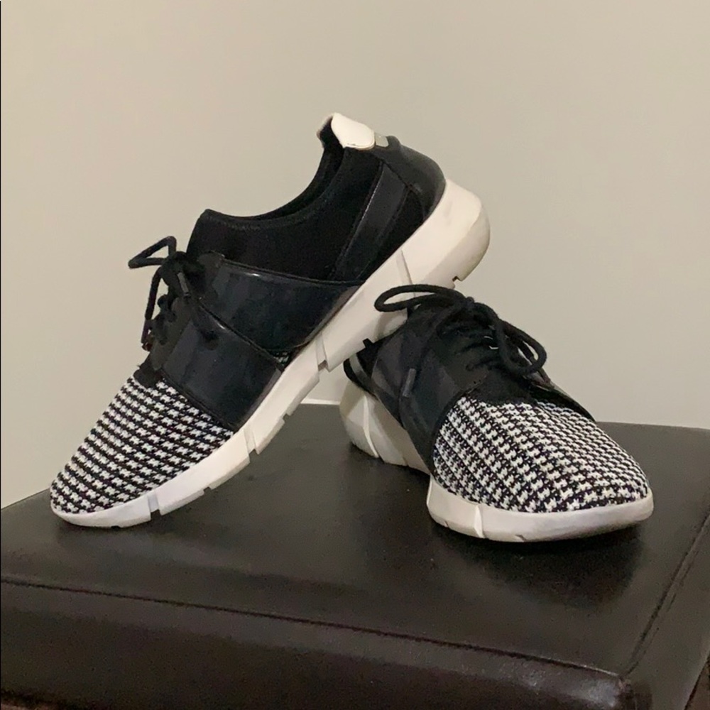 Calvin Klein slip on sneakers. Great condition! ☺️